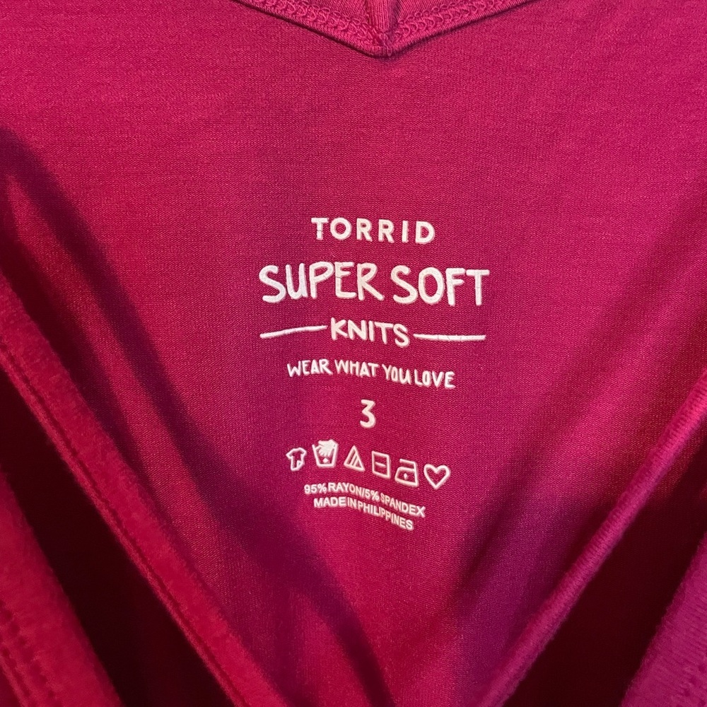 Torrid magenta spaghetti strap tank w/ crossed strap neckline detail plus sz 3x - Picture 3 of 7